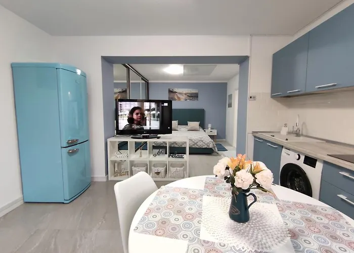 Studio'24 - Adults Only *