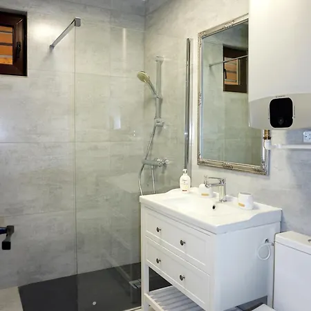 Studio'24 - Adults Only *