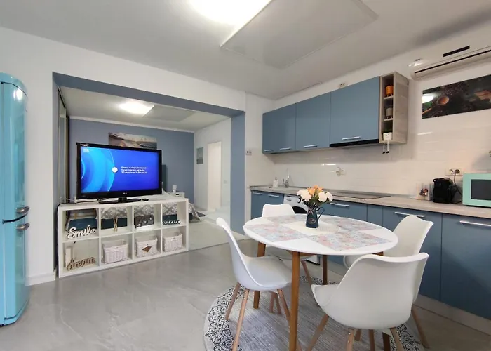 Studio'24 - Adults Only